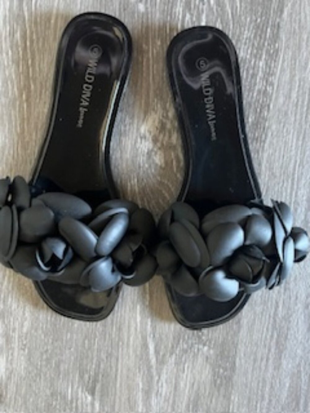 🧡3/15 NWOT Wild Diva Lounge Black Flat Sandals Women's 5